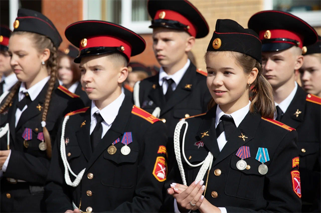 Школьник в строю. Как в Москве воспитывают патриотов?