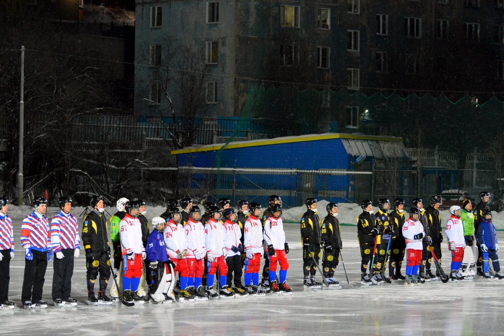 На льду стадиона «Строитель» встретились хоккеисты «Мурмана» и «Уральского Трубника», который всегда преподносит сюрпризы.