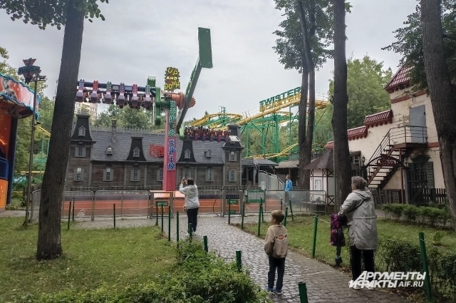 Пермяки привыкли к тому, что в центре города можно прокатиться на аттракционах. 