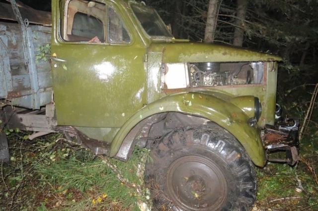 Водитель сел пьяным за руль, не имея прав.