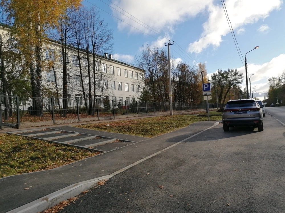 В районах обновили тротуары, внутриквартальные проезды