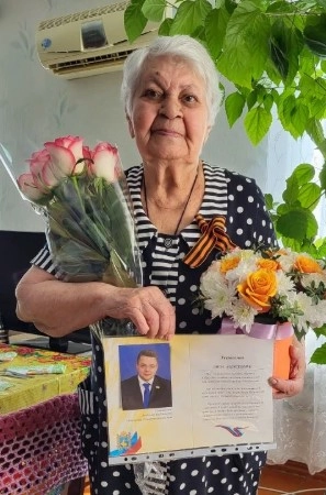 Нина Алексеевна бабушка 10 внуков и 14 правнуков.