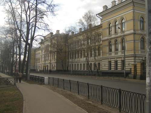 В здании бывшего коммерческого училища сейчас находится Казанский аграрный университет.