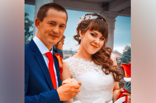 Счастливые молодожёны Денис и Дарья Гусляковы. 2015 год.  
