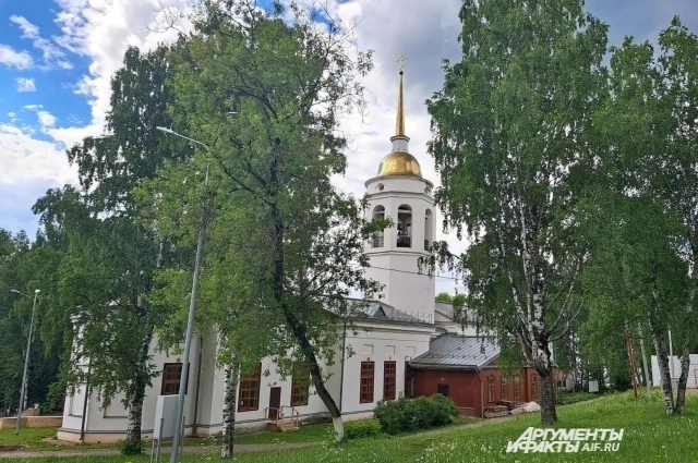 В 1920-х гг., во время голода, из храма изъяли ценности.