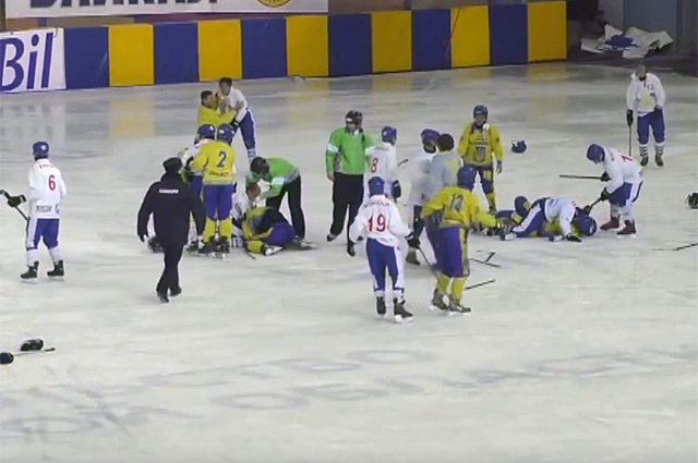 Матч между сборными Украины и Монголии по хоккею с мячом