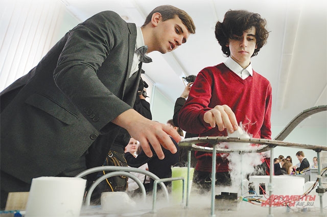 В школах часто не хватает лабораторных опытов по физике и химии.