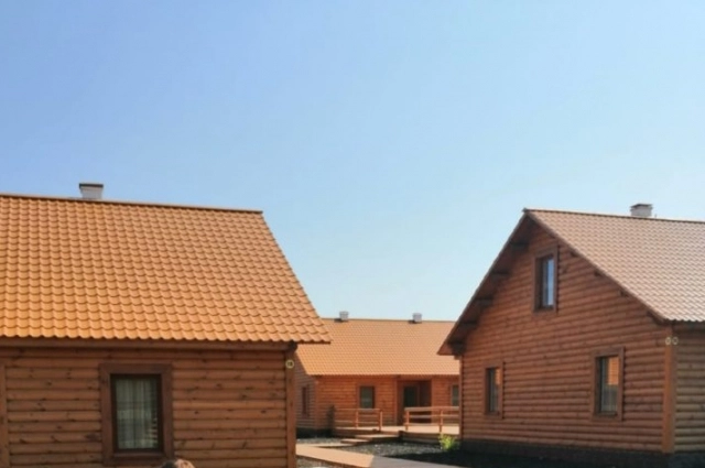 На Ольхоне много турбаз, но за новым фасадом не всегда приглядные условия.