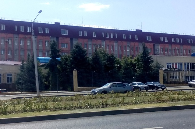 Розовое здание ставропольцы до сих пор называют школой милиции.