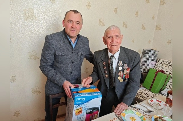 Ветерана часто навещали школьники и чиновники.