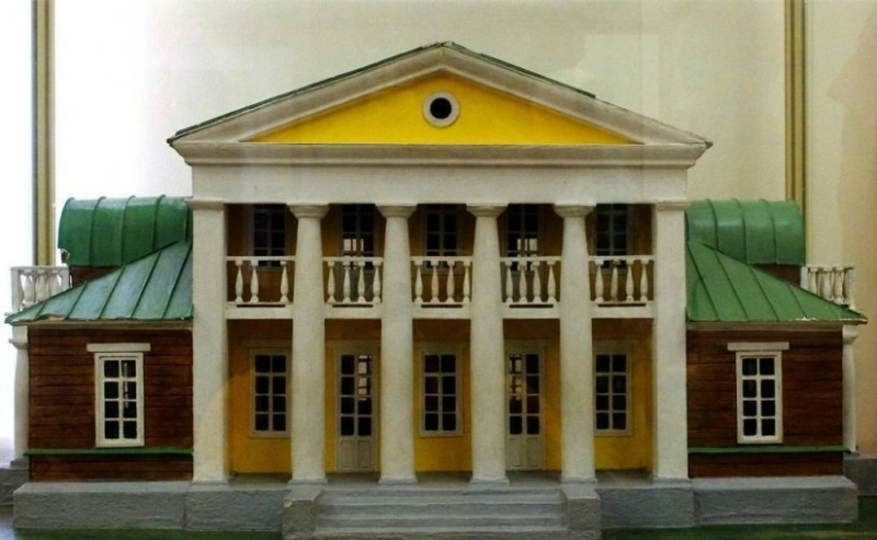  После выхода в свет «Героя нашего времени» дом Реброва стали называть «флигелем Печорина» и «домом княжны Мери».