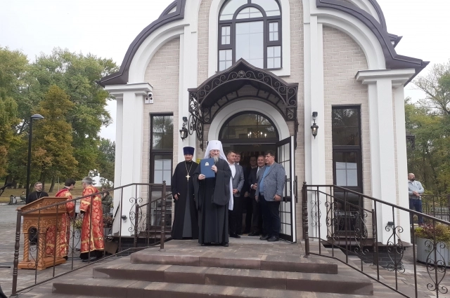 Завершилось торжество подписанием акта передачи храма Русской Православной Церкви .