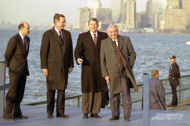 Горбачёв положил конец изматывающей вражде с Западом и избавил мир от страха ядерной войны. Увы, как оказалось, не навсегда. 1988 год.