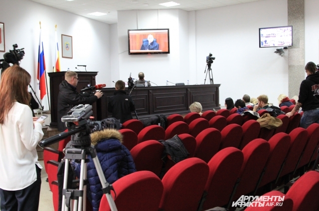 Зал, в котором журналисты наблюдали видеосвязь между судами Ростова и Киева.