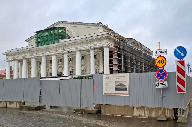Биржа была передана Эрмитажу в 2014 году. Ранее планировалось закончить все реставрационные работы к 2019-му, потом к 2022-му. 