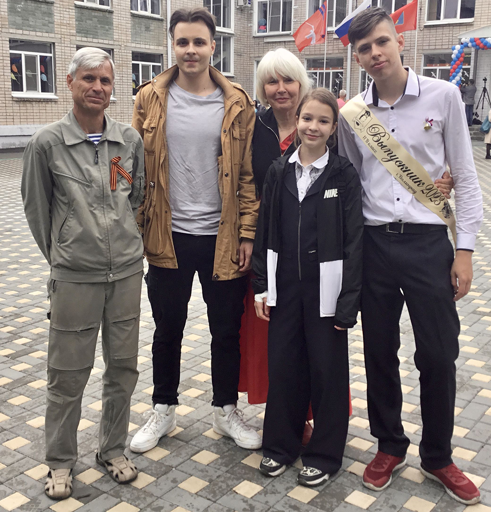 Виктория Сафонова с семьей
