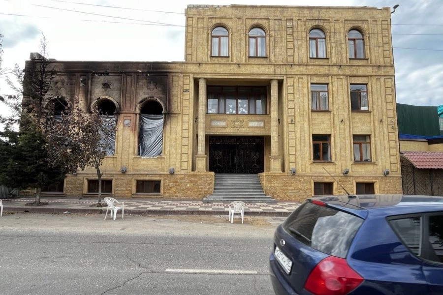 Дербентская синагога после нападения.