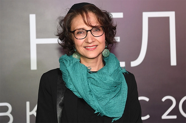 Режиссер фильма «Плакать нельзя» Наталья Назарова на премьере в кинотеатре «Каро 11 Октябрь» на Новом Арбате в Москве. 2022 г.