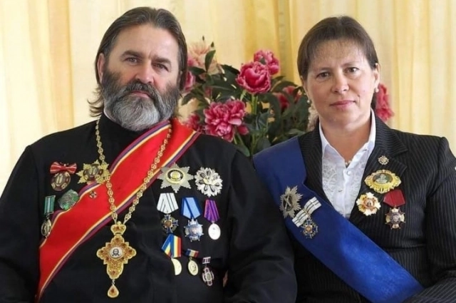 Ещё в 2009 году супруги Осяк стали одной из первых российских семей, удостоившихся ордена «Родительская слава».