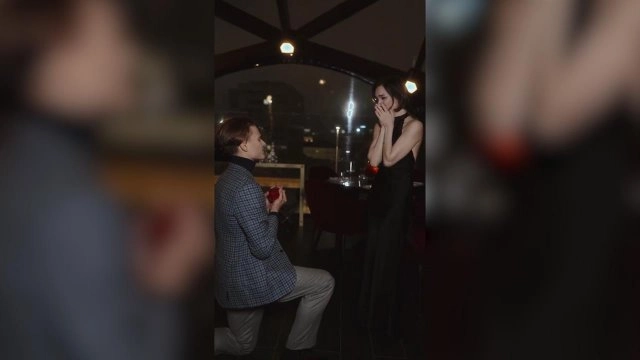 11 ноября 2025 года поклонники фигурного катания узнали: танцор Ильдар Гайнутдинов сделал предложение Евгении Медведевой.