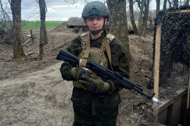 Андрею 25 лет, он 6 лет служит по контракту.