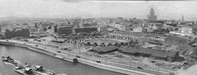 16 июля 1960 г. здесь открыли бассейн Москва 