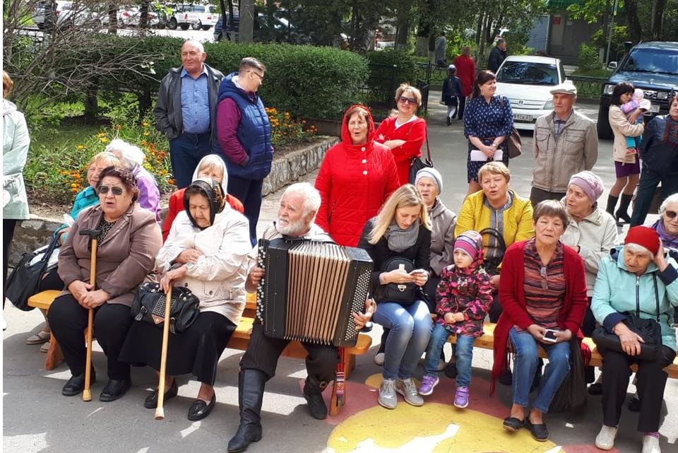 Жители Хабаровского района с удовольствием слушали артистов