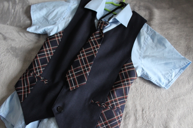 Должна ли быть школьная форма, решают в школах. 