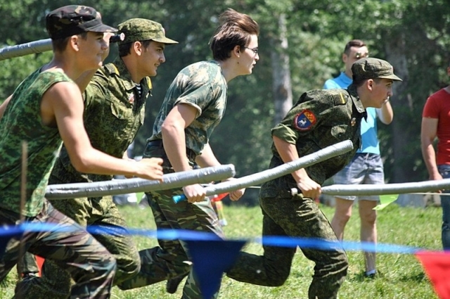 Молодые казаки всегда участвовали в военных сборах. 