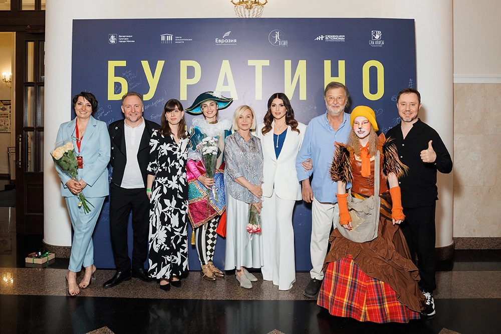 Композитор Алексей Рыбников (второй слева) и певица Жасмин.