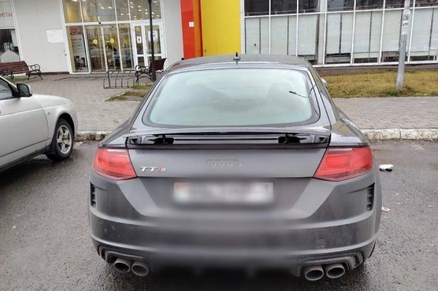 Один из автомобилей, изъятых у дропперов.