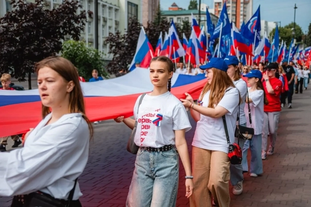 Липчане пронесут полотнища российского триколора от Соборной площади до Городища.