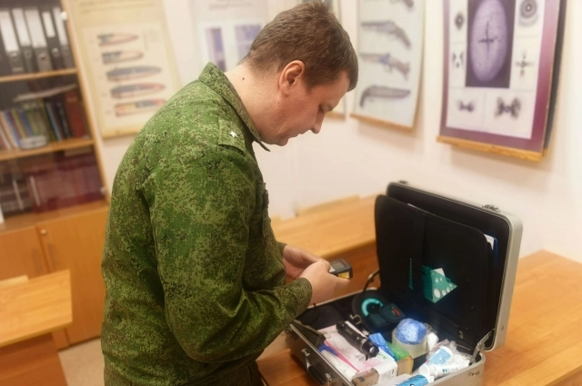Появляется необходимость в каком-то инструменте — и ты думаешь: «Вот бы это пригодилось». Так чемодан постепенно пополняется.