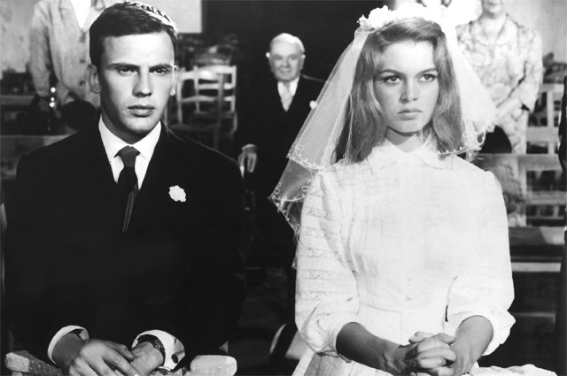 Брижит Бардо и Жан-Луи Трентиньян в фильме «И Бог создал женщину» (1956).
