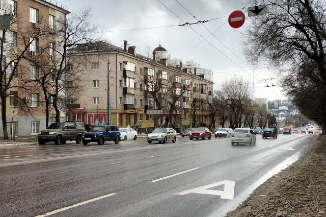 Самая длинная и оживленная улица - проспект Богдана Хмельницкого.