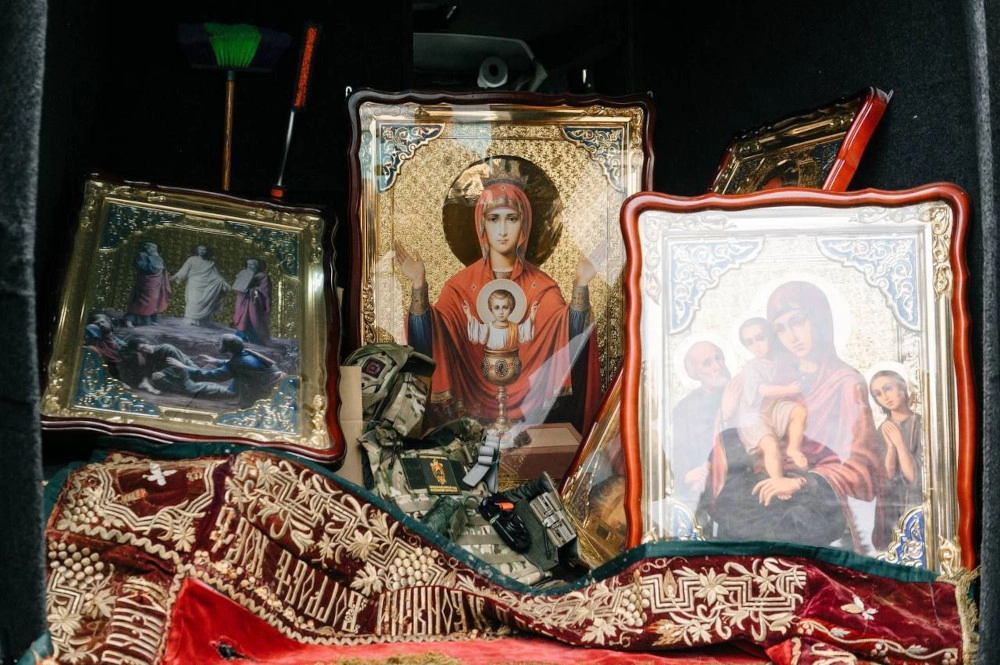 Многие из этих икон солдаты противника пытались вывезти из России.