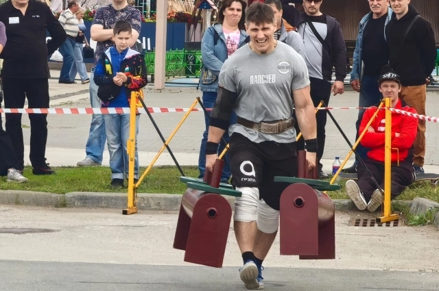 Артем Папсуев участвует в эстафете.