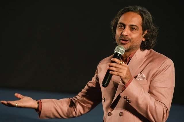 Режиссер и продюсер Сарфараз Алам.