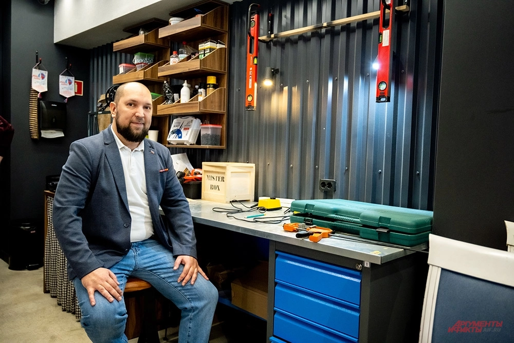 Николай служил в органах правопорядка большую часть жизни, поэтому к дисциплине привыкать ему не пришлось.