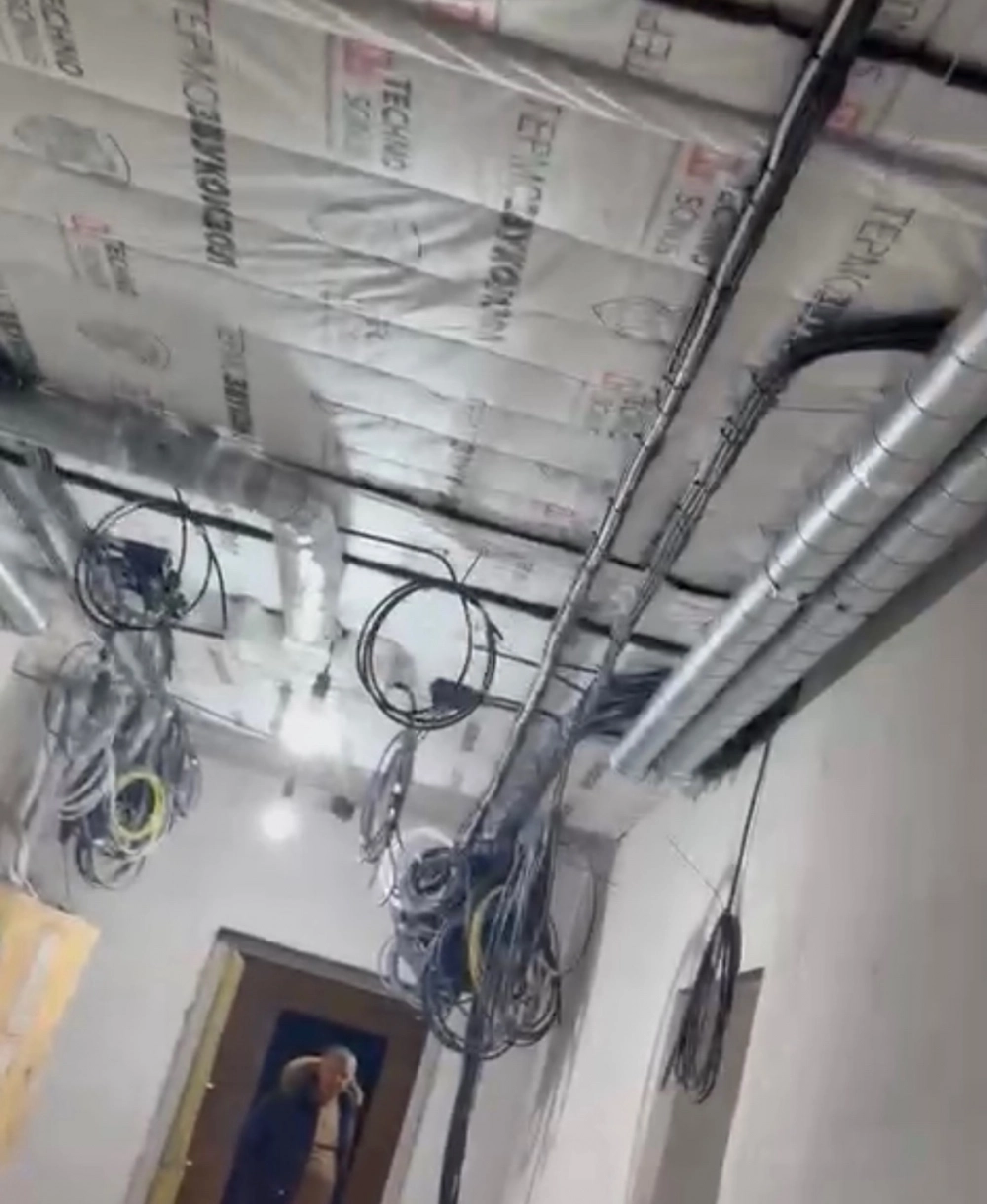 Соседи, по словам Елены, делают не просто перепланировку, а целую реконструкцию.