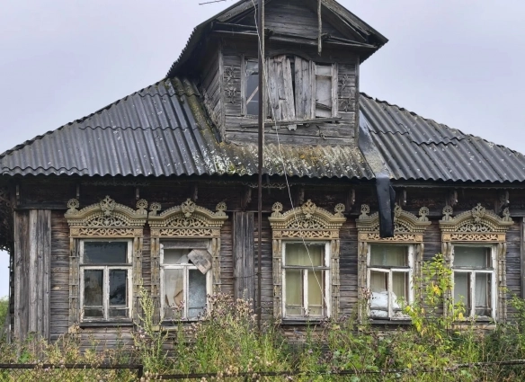 Рассматривать наличники можно бесконечно.