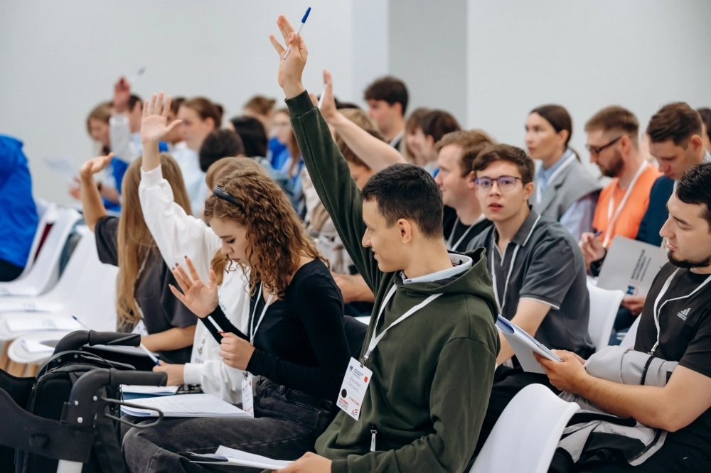 Молодые парламентарии и общественники с готовностью включались во все активности