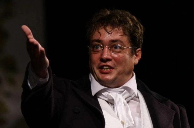 В роли Чацкого.