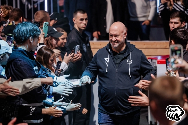 Болельщики видели в Бена Гру мессию, который принесёт Кубок Гагарина.