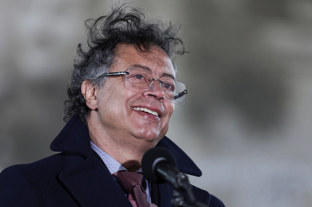 Густаво Петро.