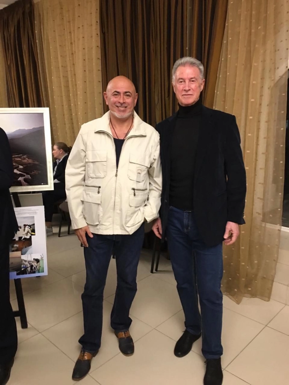 Атлетическая стать в сочетании с интеллектом, наследованным от мамы, и начитанностью зачастую производили ошеломляющий эффект на собеседников