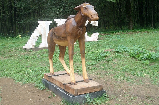Скульптура лося