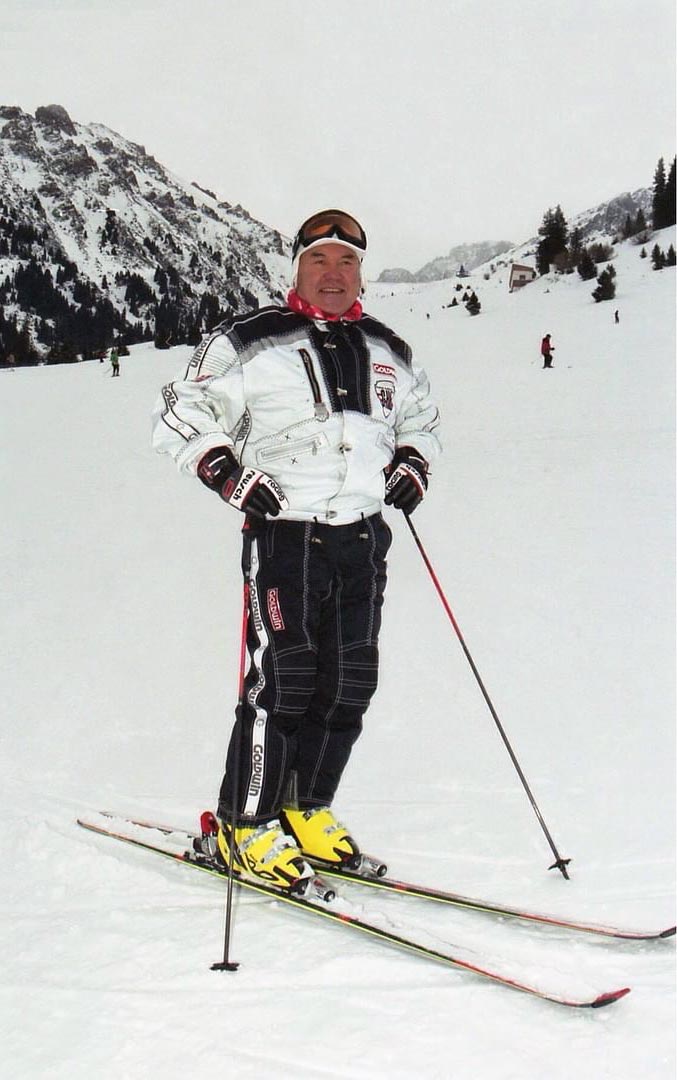 Нурсултан Назарбаев в первый раз стал на лыжи в возрасте 55 лет.