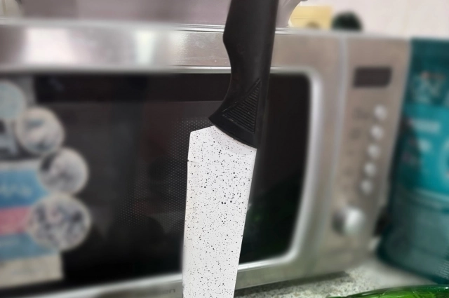 После расставания мужчина стал сталкерить за девушкой.