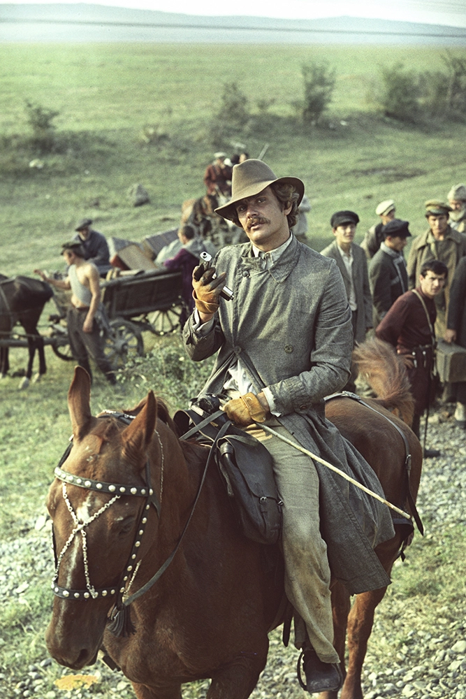 Никита Михалков в фильме «Свой среди чужих, чужой среди сывоих».